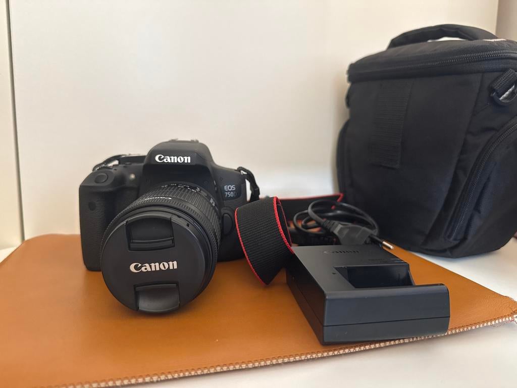 Canon EOS 750D met 18-55mm lens, oplader en tas, Ophalen, Spiegelreflex, Canon, Zo goed als nieuw