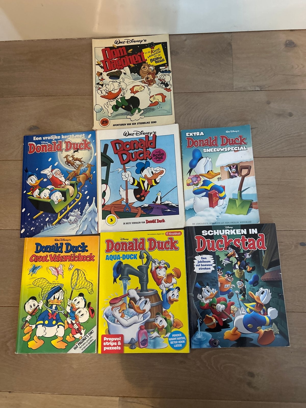Pakket van 7 Donald Duck vakantieboeken en specials, Meerdere stripboeken, Ophalen of Verzenden, Gelezen