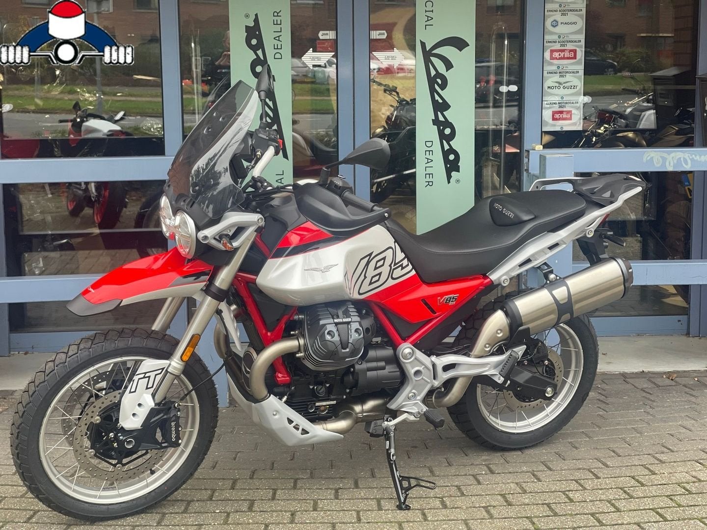 Moto Guzzi V 85 TT Rosso Fuji Voorraad Actie!!, Motoren, Motoren | Moto Guzzi, 2 cilinders, Motorrijbewijs A, Bedrijf, Onbekend