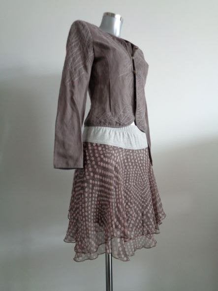 Bandolera taupe jasje, zijde, linnen, maat 34 + 38, NIEUW, Maat 38/40 (M), Bruin, Nieuw, Ophalen of Verzenden