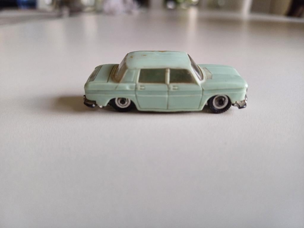 Norev Renault R8 les micro miniatures 1/86, Ophalen of Verzenden, Gebruikt, Auto