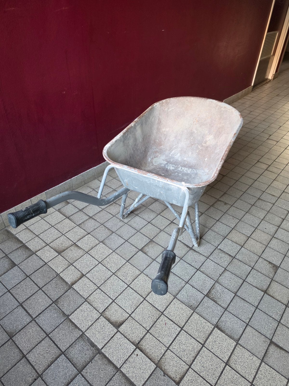 Stevige gebruikte kruiwagen voor tuin en bouw, Tuin en Terras, Kruiwagens, Ophalen, Onbekend, Handmatig, Gebruikt