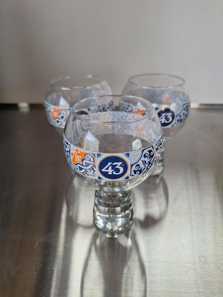 CUARENTA Y TRES LICOR 43 glazen met blauwe strip 3 stuks, Ophalen of Verzenden, Zo goed als nieuw, Borrel- of Shotglas
