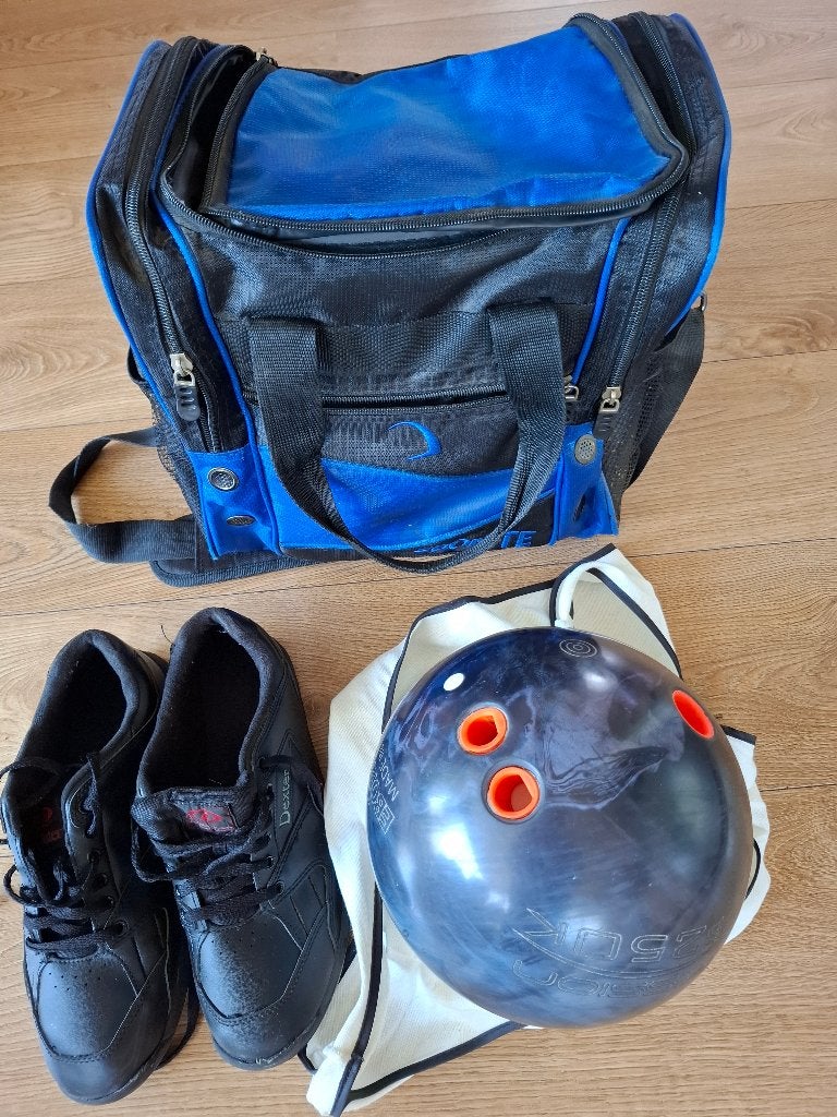 Complete bowling set:  tas, schoenen maat 43, bal, Sport en Fitness, Bowlen, Ophalen of Verzenden, Gebruikt, Tas