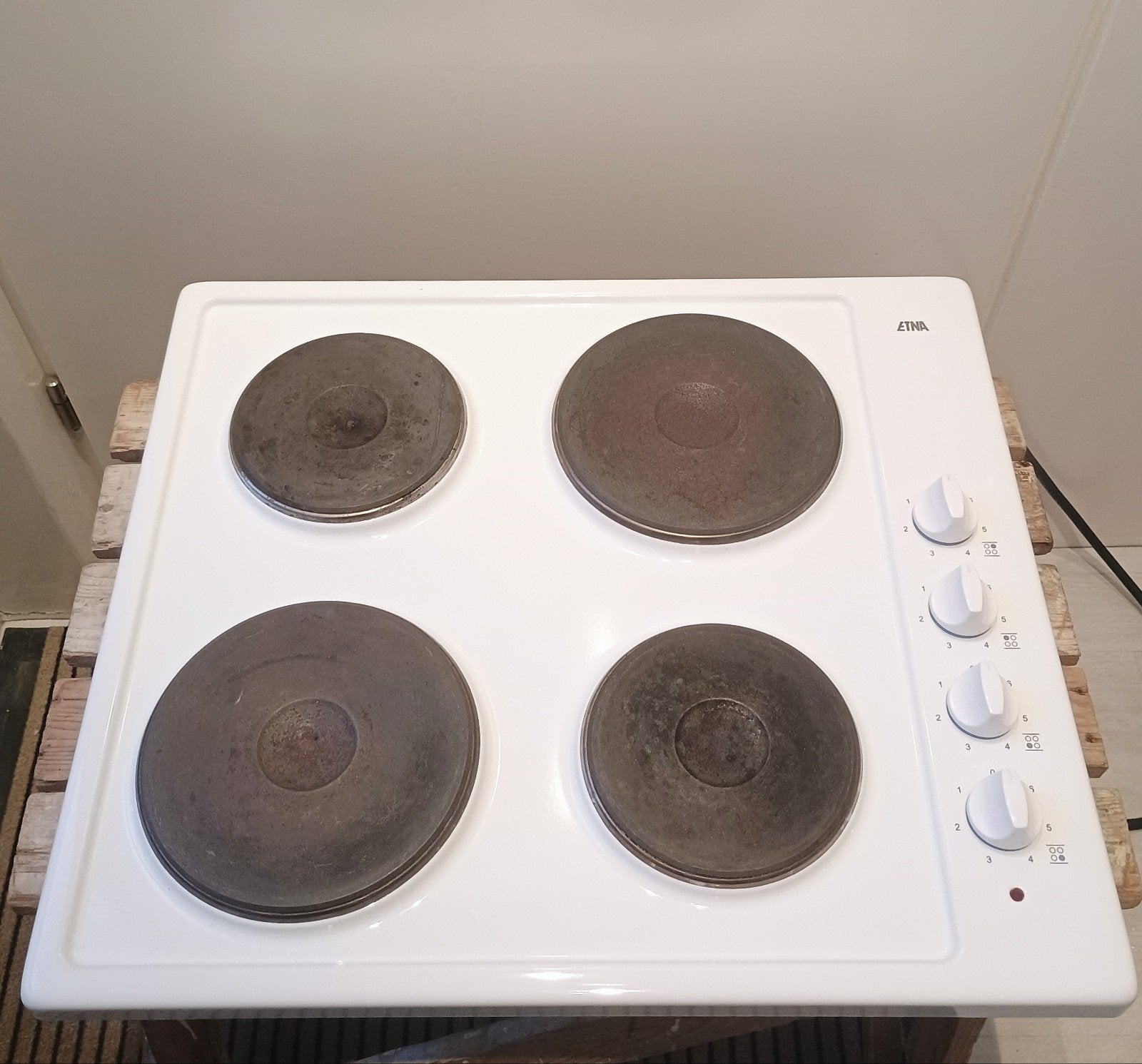 Etna vrijstaande 4pits elektrische kookplaat Model KEV158WIT, Gebruikt, ., ., Vrijstaand