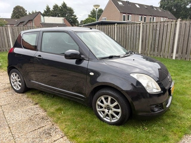Suzuki Swift 1.3 3D 2010 Zwart, Auto's, 31 €/maand, Handgeschakeld, 1000 kg, Geïmporteerd
