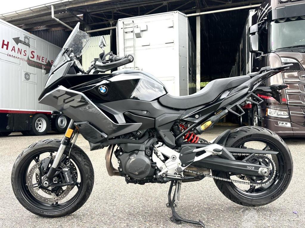 BMW F 900 R XR Triple Black 105pk - 2025 - 8885km - verwarmd, Motoren, Motoren | Schademotoren, Meer dan 35 kW, Overig, BMW, LED Verlichting