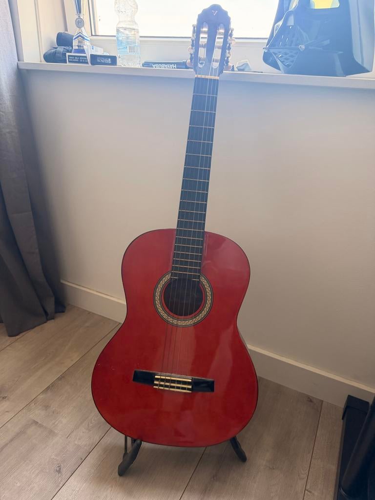 Rode klassieke gitaar met standaard en gitaartas, Muziek en Instrumenten, Ophalen of Verzenden, Gebruikt, Klassieke of Spaanse gitaar