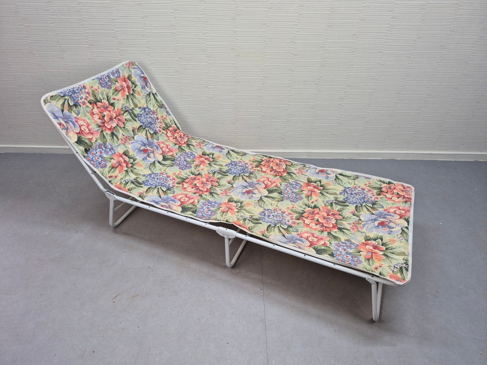 Vintage ligbed/zonnebed/tuinbed met bloemen patroon., Tuin en Terras, Ophalen of Verzenden, ., ., .