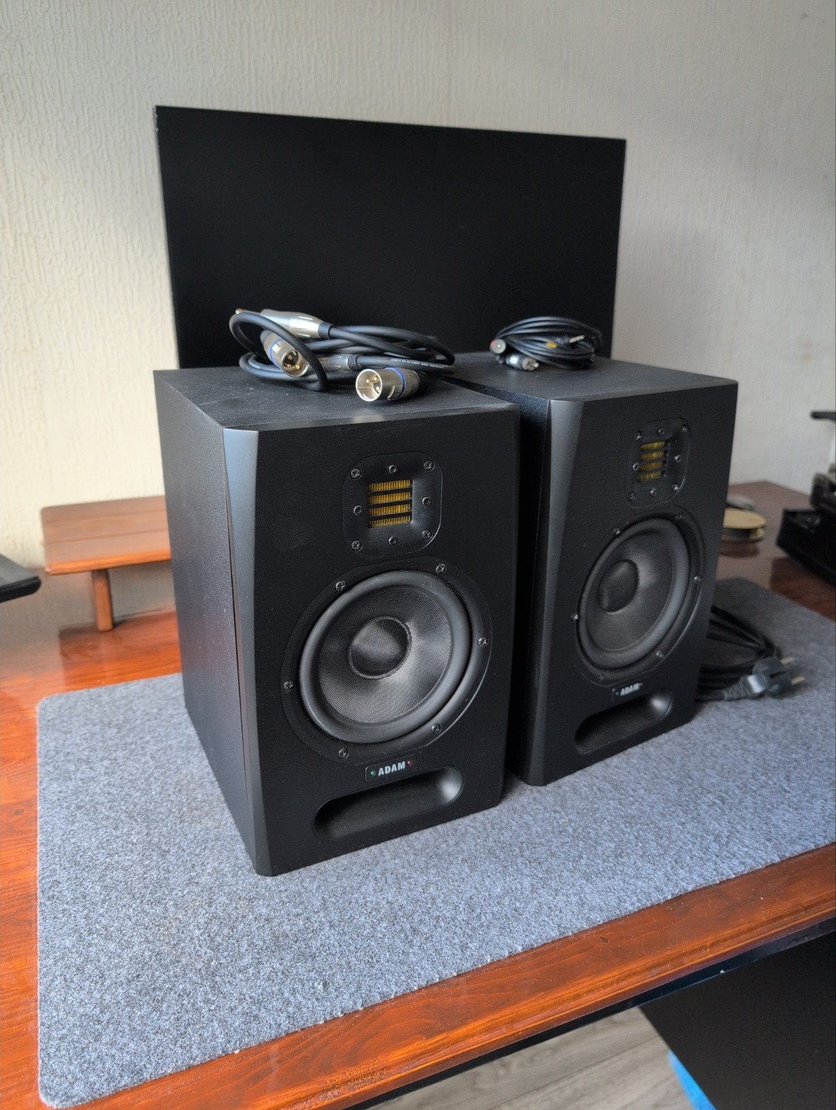 Adam f5 studio monitoren incl doos en kabels, Audio, Tv en Foto, Ophalen, Zo goed als nieuw, Overige merken