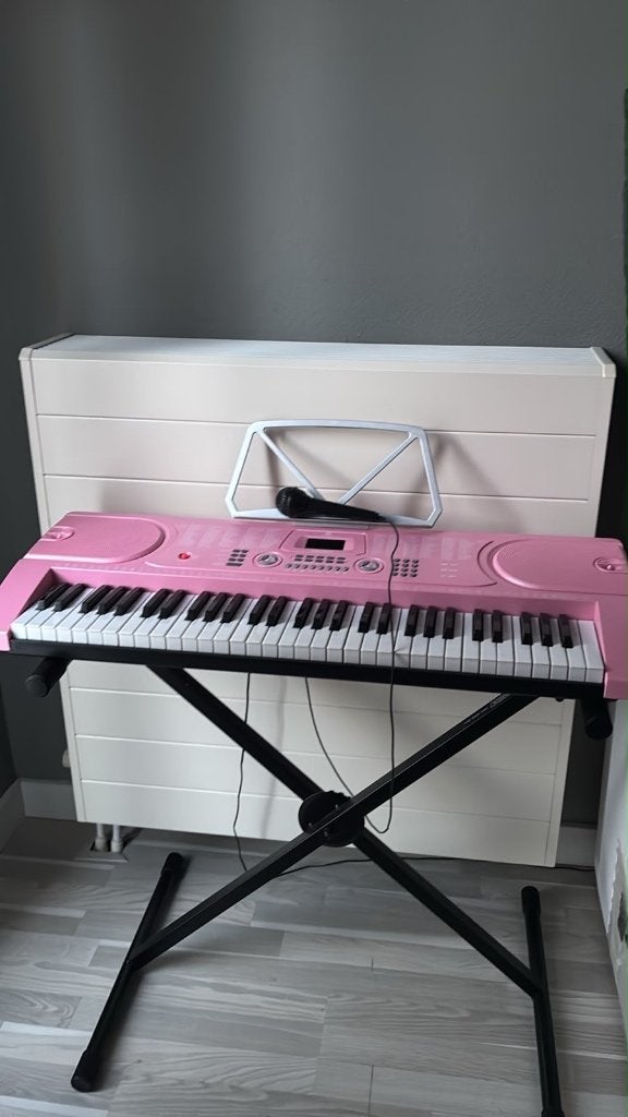 Keyboard met standaard en microfoon, 61 toetsen, Zo goed als nieuw, Met standaard, Ophalen
