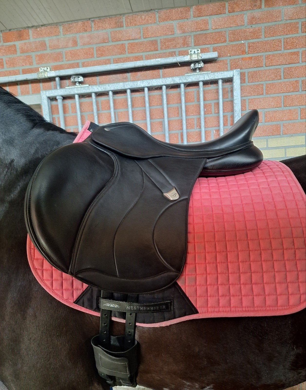 Bates Hart veelzijdigheidszadel, in nette staat. 17.5 inch, Dieren en Toebehoren, Paarden en Pony's | Zadels, Zo goed als nieuw