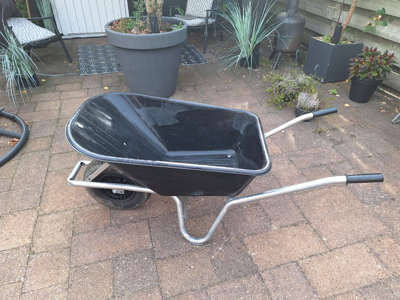 Zgan 100L kruiwagen met kunststof bak en harde band, Ophalen of Verzenden