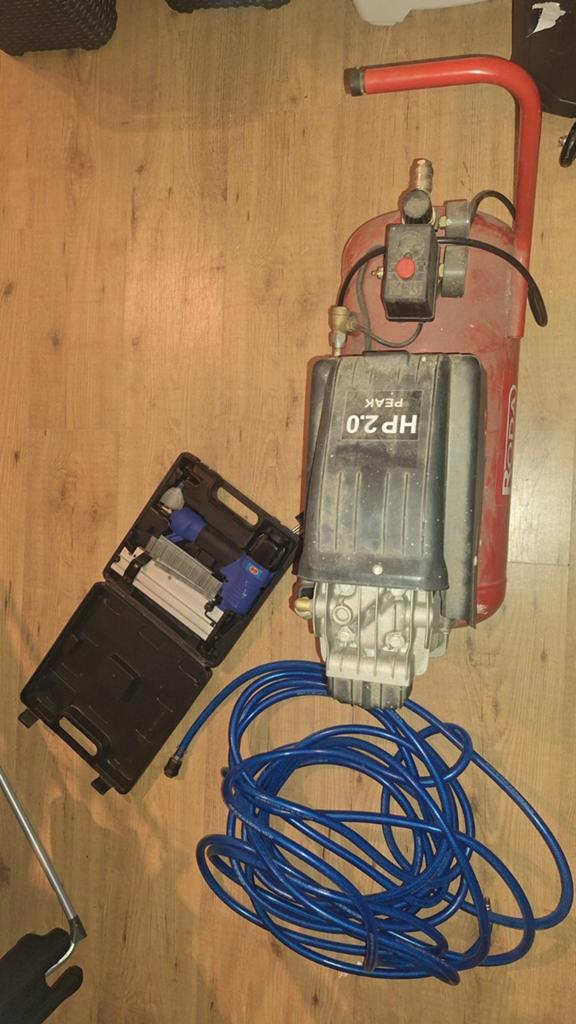 Roda Compressor met luchtslang en naald tacker (vos), Doe-het-zelf en Verbouw, Ophalen, Gebruikt, 6 tot 10 bar, Minder dan 200 liter/min