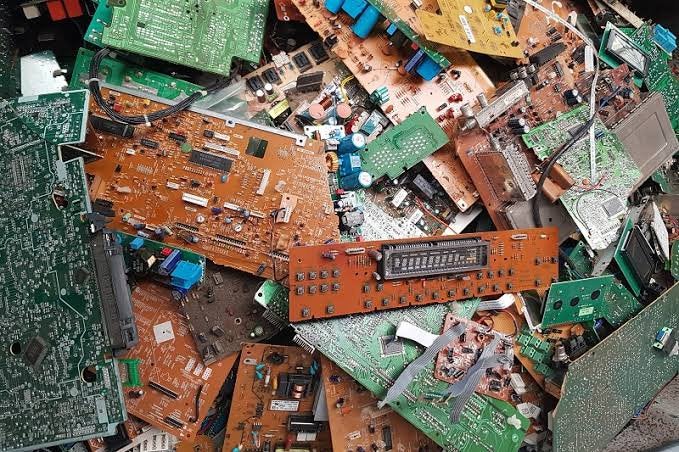 Gratis? NEE, ik betaal 1 euro per kilo printplaten, Computers en Software, Ophalen, Gebruikt, T, N