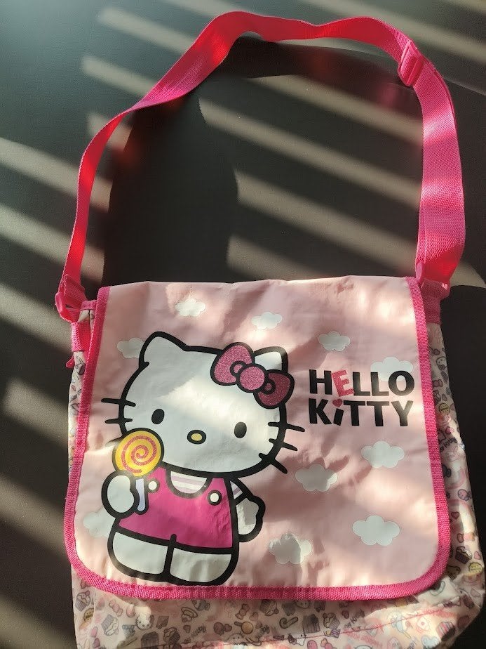 Hello Kitty tas, Gebruikt, Minder dan 30 cm, Ophalen of Verzenden, Roze