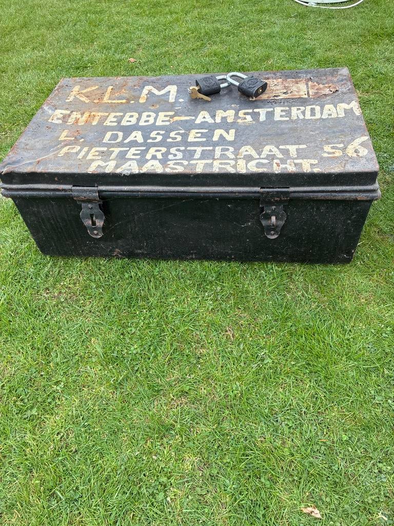 Vintage metalen reiskist KLM Entebbe-Amsterdam, Ophalen, Gebruikt, 100 tot 150 cm, 75 tot 100 cm