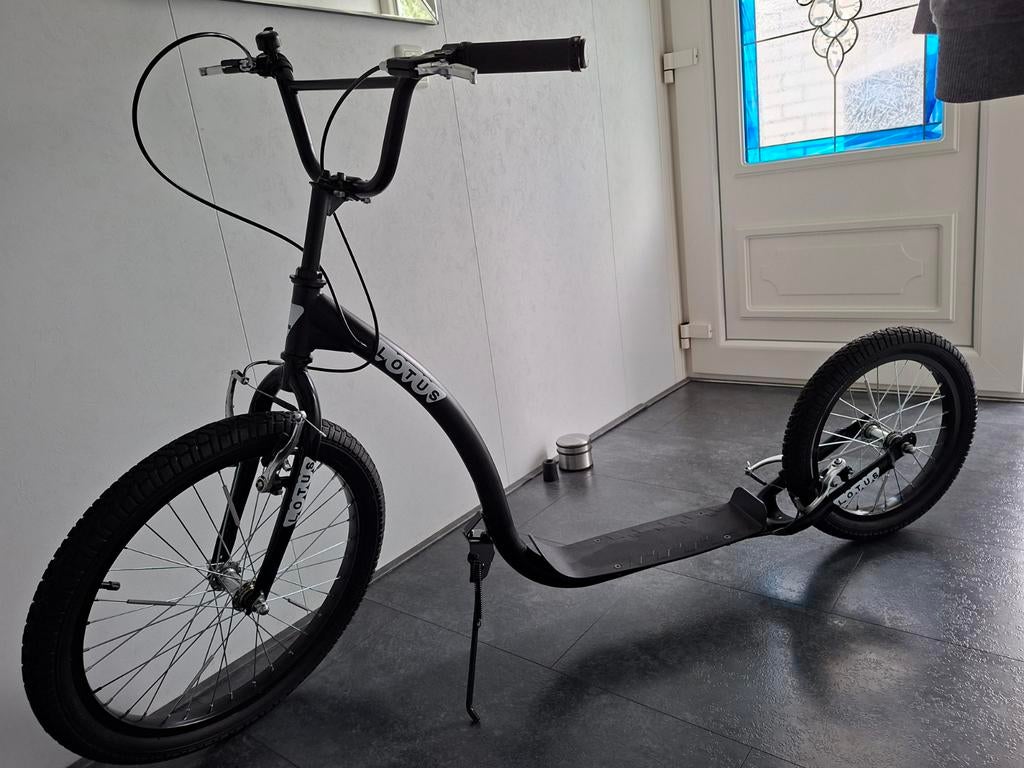 Leuke kinderstep - Stuur 90cm, Totale lengte 155cm, Fietsen en Brommers, Ophalen, Gebruikt, Gewone step, Lotus