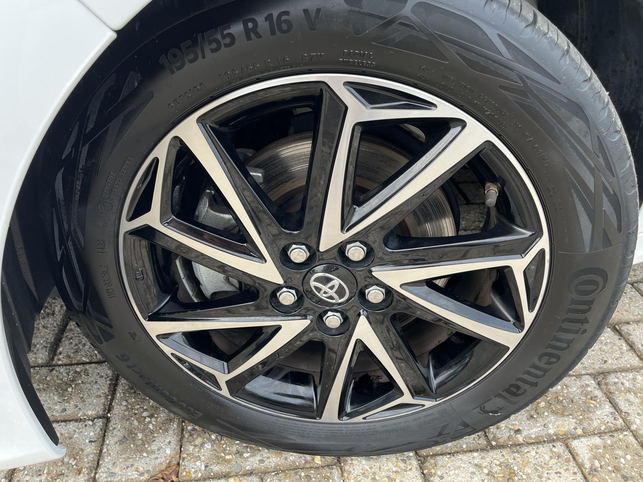 Toyota Yaris 1.5 Hybrid Dynamic edition LED, Lichtmetalen ve, Stof, Gebruikt, Euro 6, 116 pk