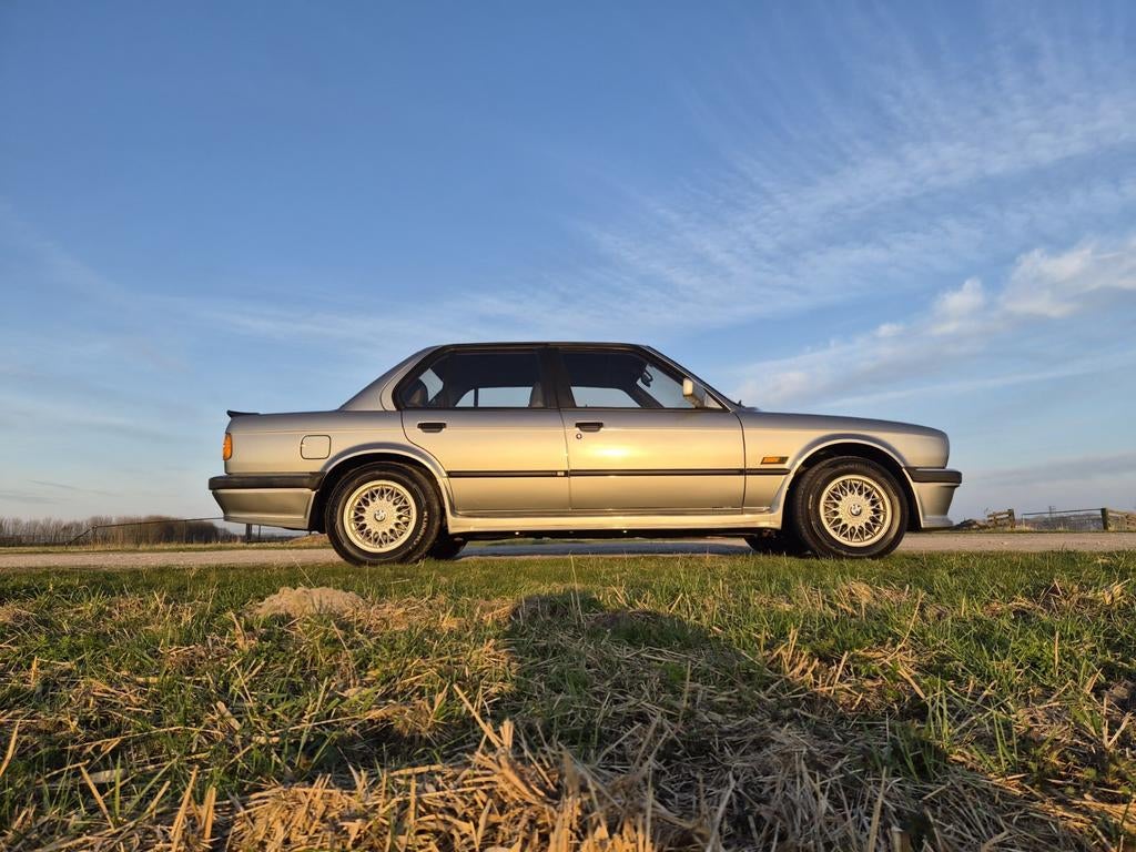 BMW E30 325i sedan sportautomaat 1987, Auto's, BMW, Automaat, Metallic lak, 2494 cc, 1200 kg