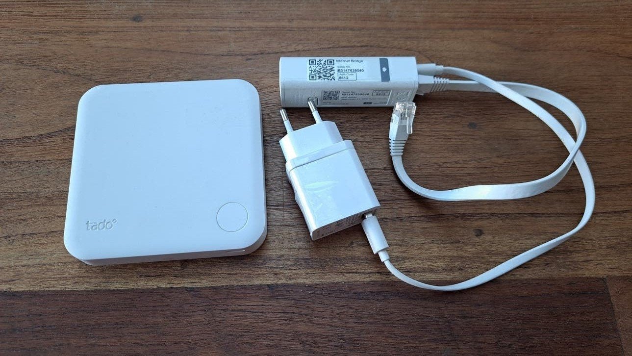 Tado Slimme Thermostaat (bedraad) met Bridge., Doe-het-zelf en Verbouw, Ophalen of Verzenden, Slimme thermostaat, Zo goed als nieuw