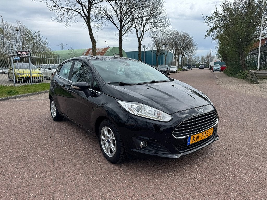Ford Fiesta 1.5 TDCi Titanium NAVI ACHTRUITRIJCAMERA, Auto's, Ford, Voorwielaandrijving, Gebruikt, Euro 6, 1036 kg