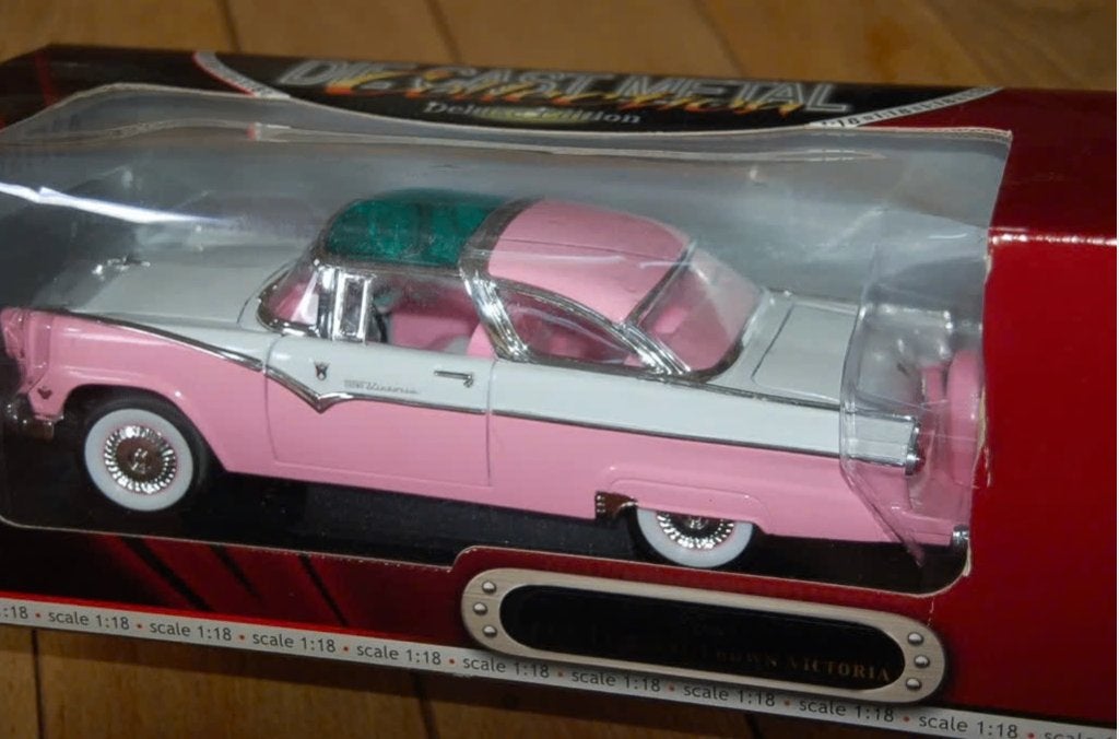 1:18 FORD FAIRLANE CROWN VICTORIA Road legends in box WRH, Verzenden, Zo goed als nieuw, Auto, Overige merken