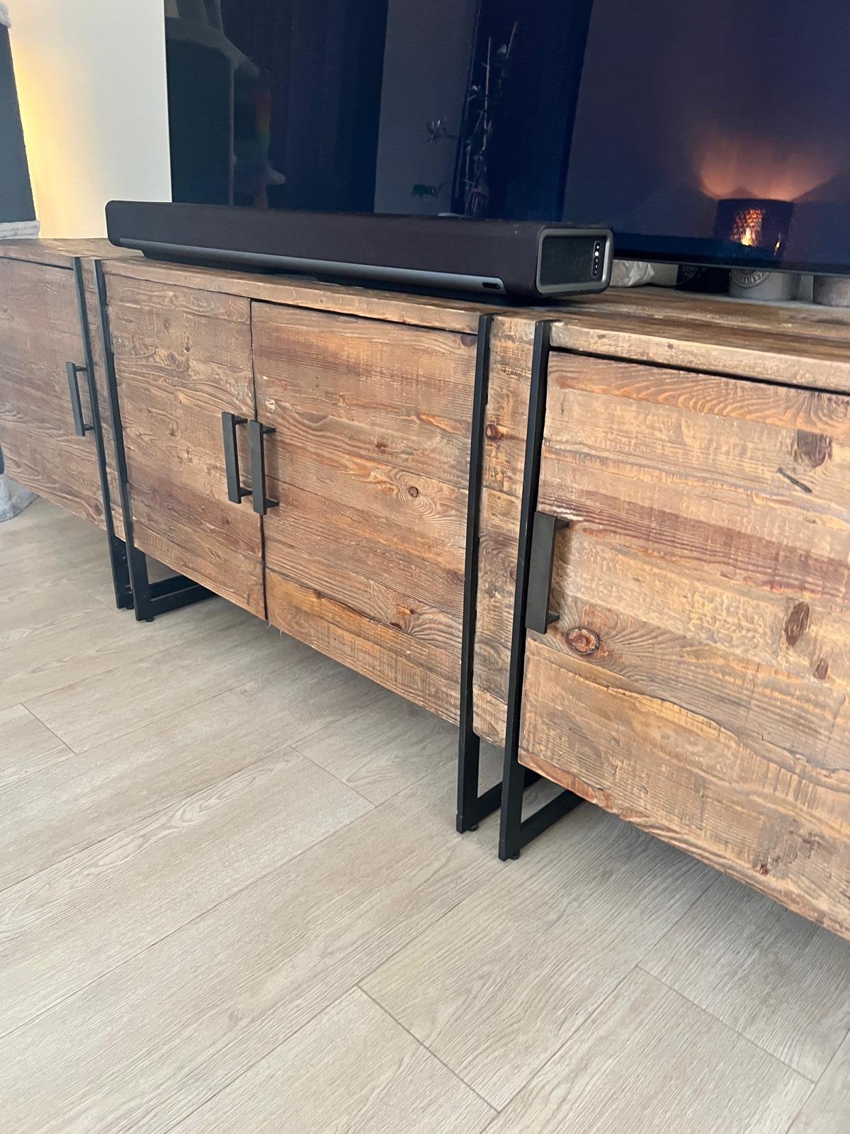 Televisie meubel met 4 deurtjes, Ophalen, Gebruikt, 50 tot 100 cm, Steigerhout