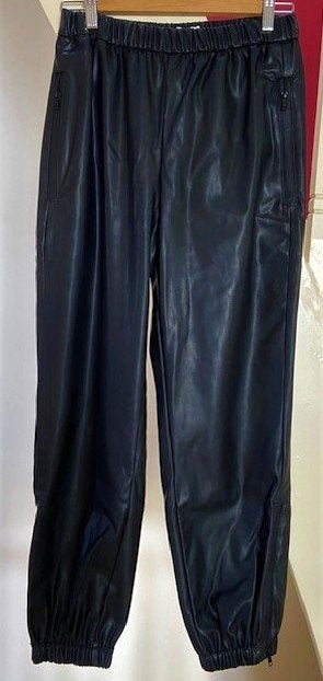 Weekday - zwarte, leatherlike broek, Kleding | Dames, Broeken en Pantalons, Zo goed als nieuw, Maat 38/40 (M), Zwart, Lang, Ophalen of Verzenden