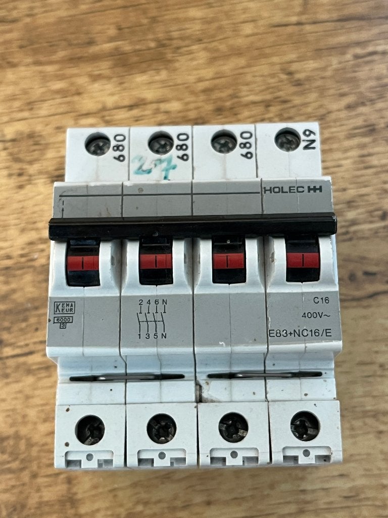 Installatieautomaat 4 polig, Ophalen of Verzenden, Gebruikt, Overige typen