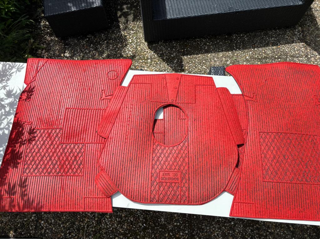 Nieuwe mattenset Alfa Romeo Giulia 105 rood rubber 5-delig, Ophalen of Verzenden, Nieuw, Alfa Romeo