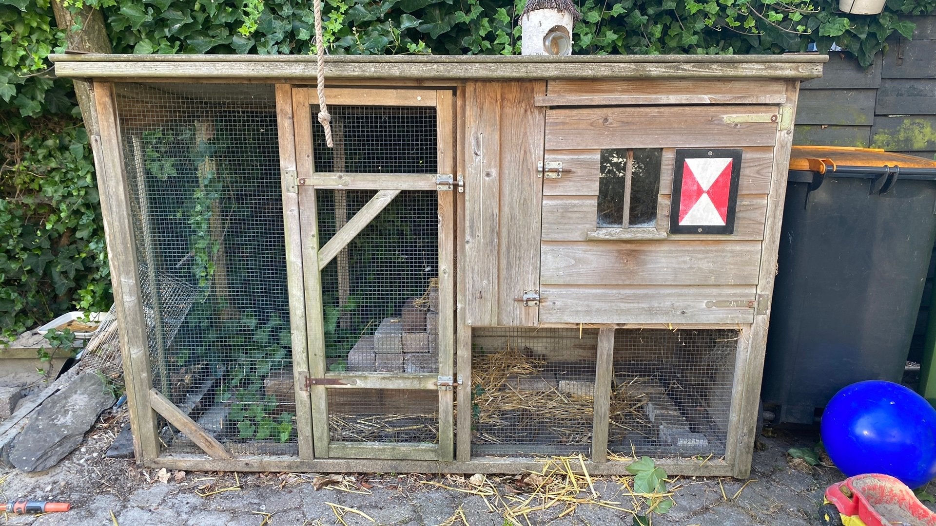 Konijnenhok of kippenhok met afsluitbaar nachthok, Ophalen, 110 cm of meer, Zo goed als nieuw, 90 cm of meer