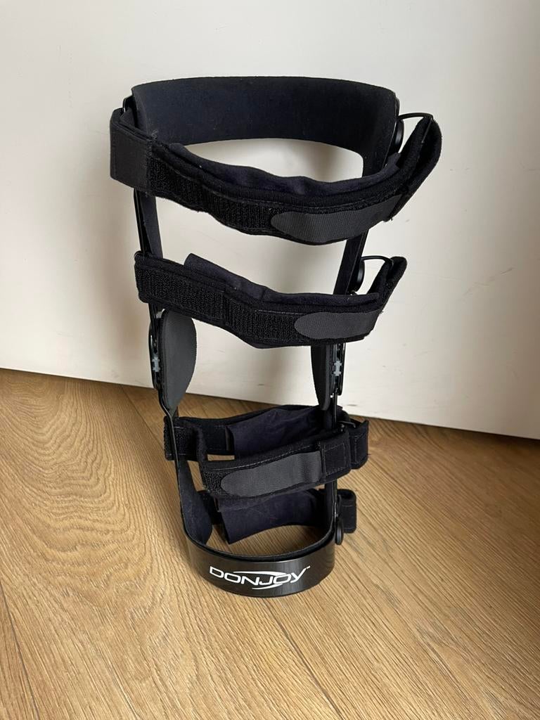DONJOY 4Titude Kniebrace - maat L - Rechts, Diversen, Braces, Zo goed als nieuw, Ophalen of Verzenden