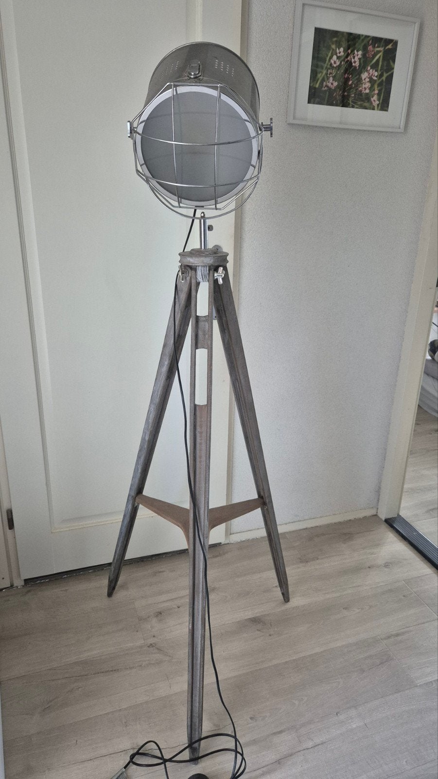 Gave industriële vloerlamp met houten driepoot, Ophalen, E27 (groot), Zo goed als nieuw, 150 tot 200 cm