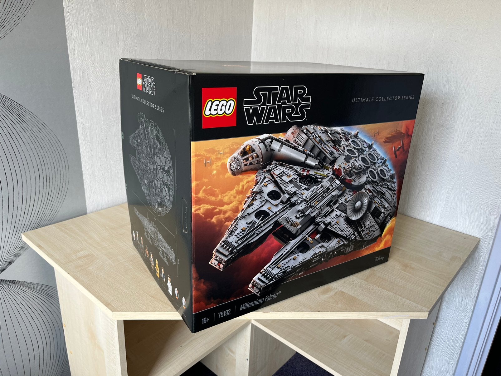 LEGO Star Wars UCS Millennium Falcon 75192, Ophalen of Verzenden, Nieuw