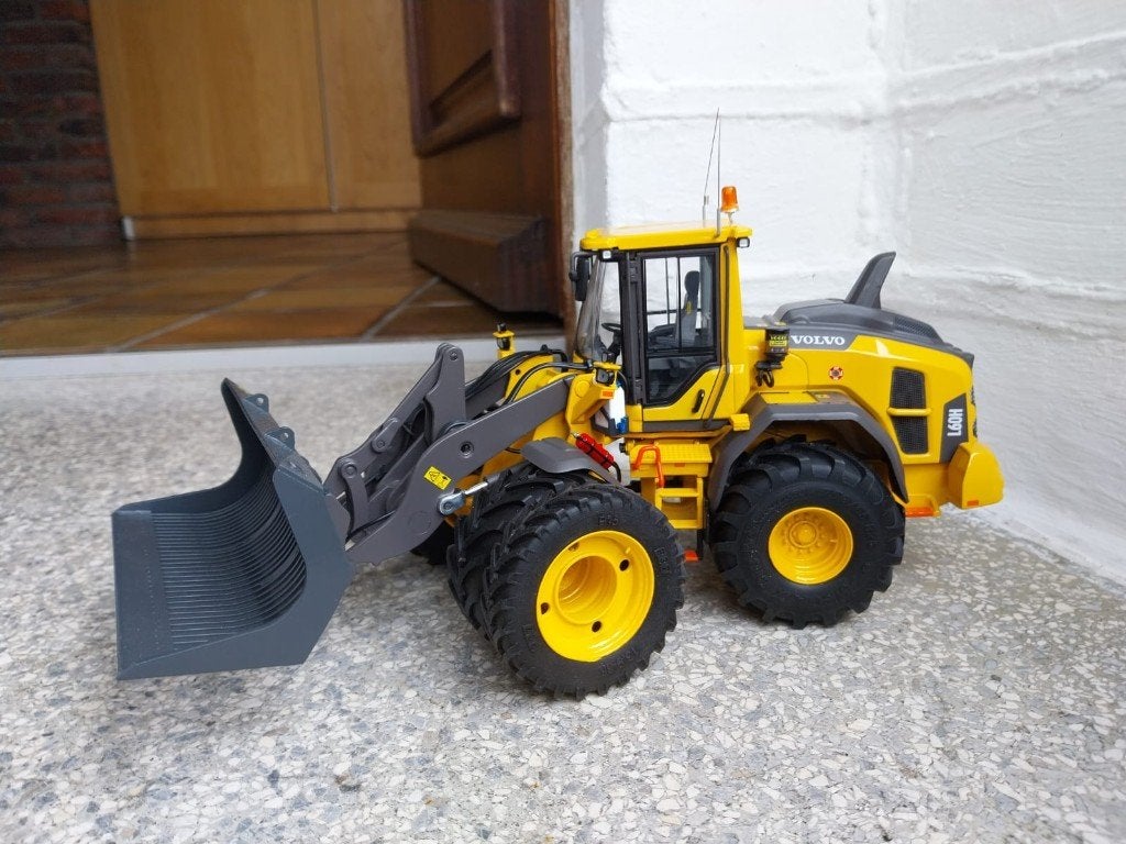 Volvo L60H wiellader verbouwd 1:32 AT-Collections, Hobby en Vrije tijd, Modelauto's | 1:32, Ophalen, Nieuw, Tractor of Landbouw