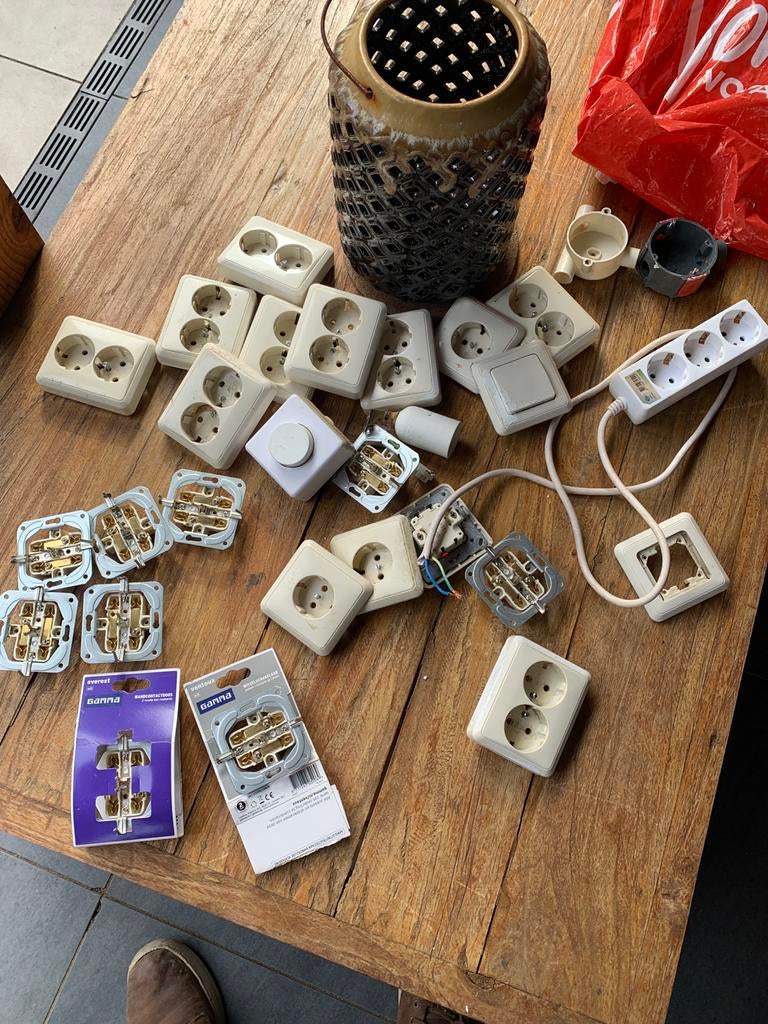 Contactdozen assortiment, Doe-het-zelf en Verbouw, Elektra en Kabels, Ophalen of Verzenden, Zo goed als nieuw, Stopcontact