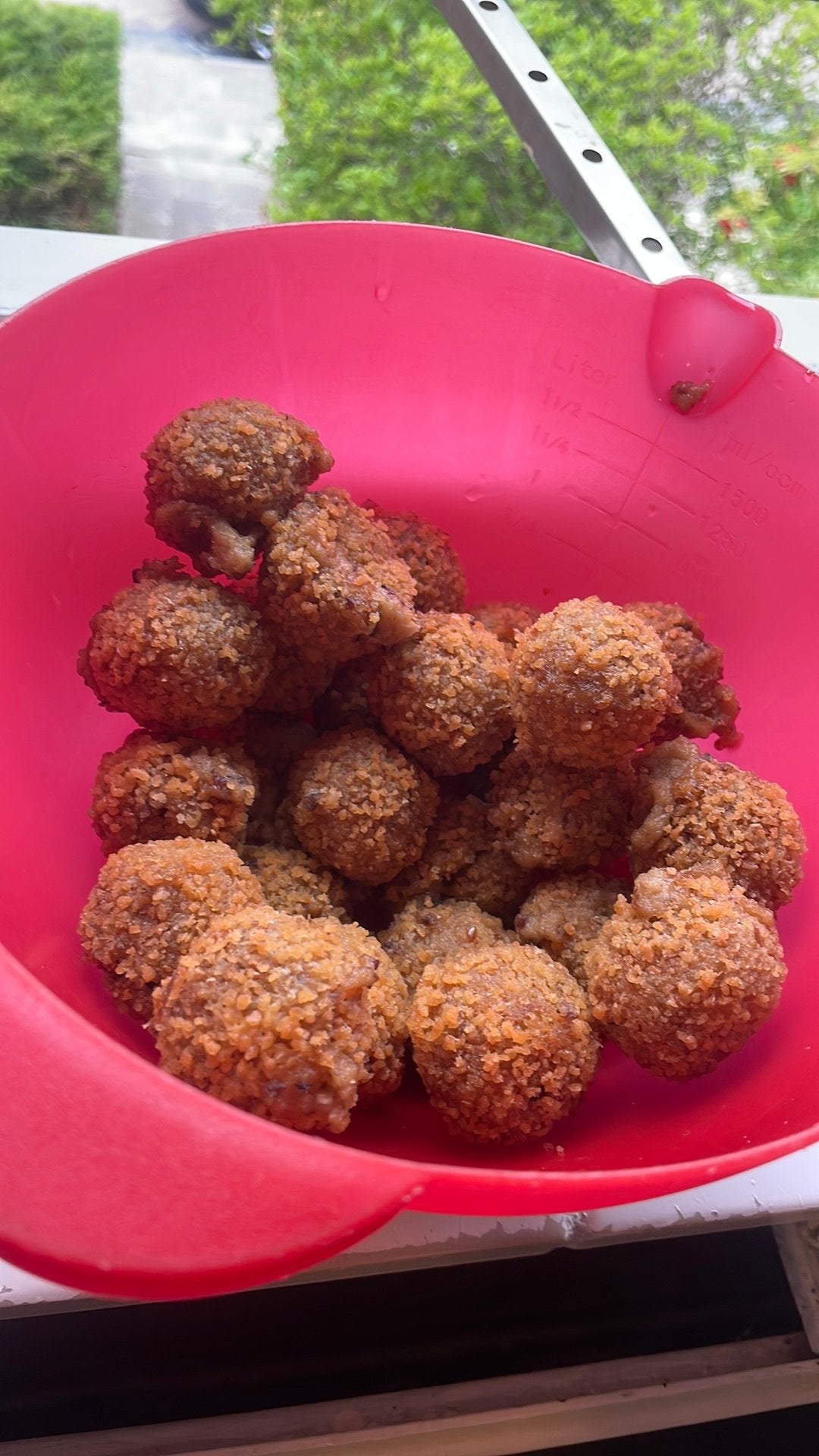 Lekkere bitterballen, Ophalen