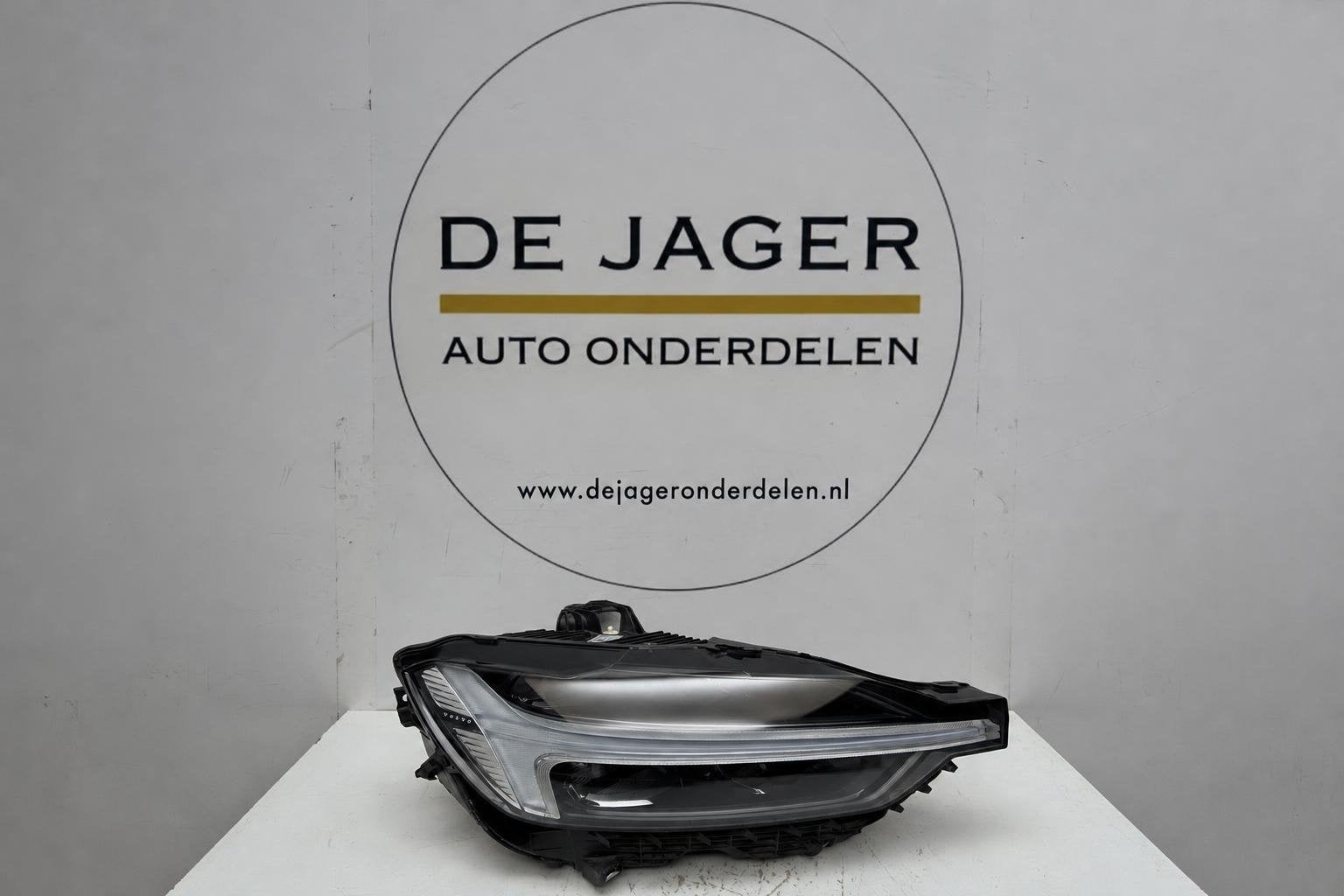 Volvo XC60 FL MID LED koplamp rechts 32338985, Gebruikt, Gunnar Engellaus vag 8
405 31  Gothenburg, SE, Info@volvocars.com, Ophalen of Verzenden