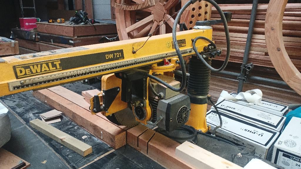 radiaalzaag dewalt, nieuwe zaagblaad, 220v, Gebruikt, 70 mm of meer, 600 tot 1200 watt, Ophalen of Verzenden