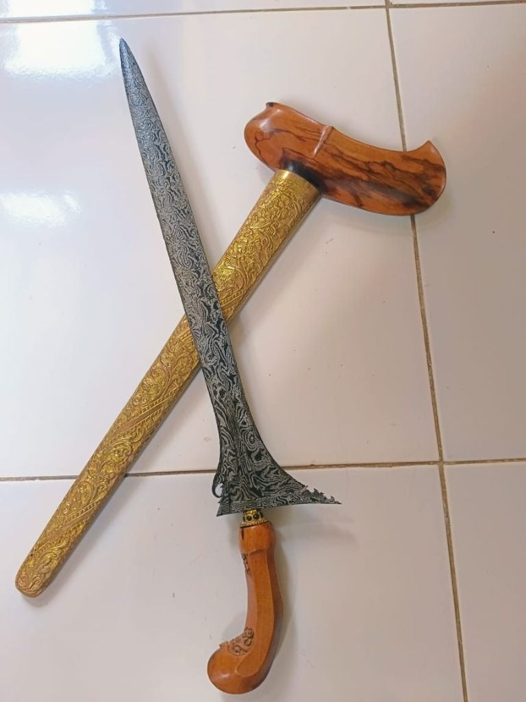 Antieke Kris Sinom Pamor Kembang Lampes Surakarta SVC09, Wapen, Verzenden, Overige materialen, Indonesië