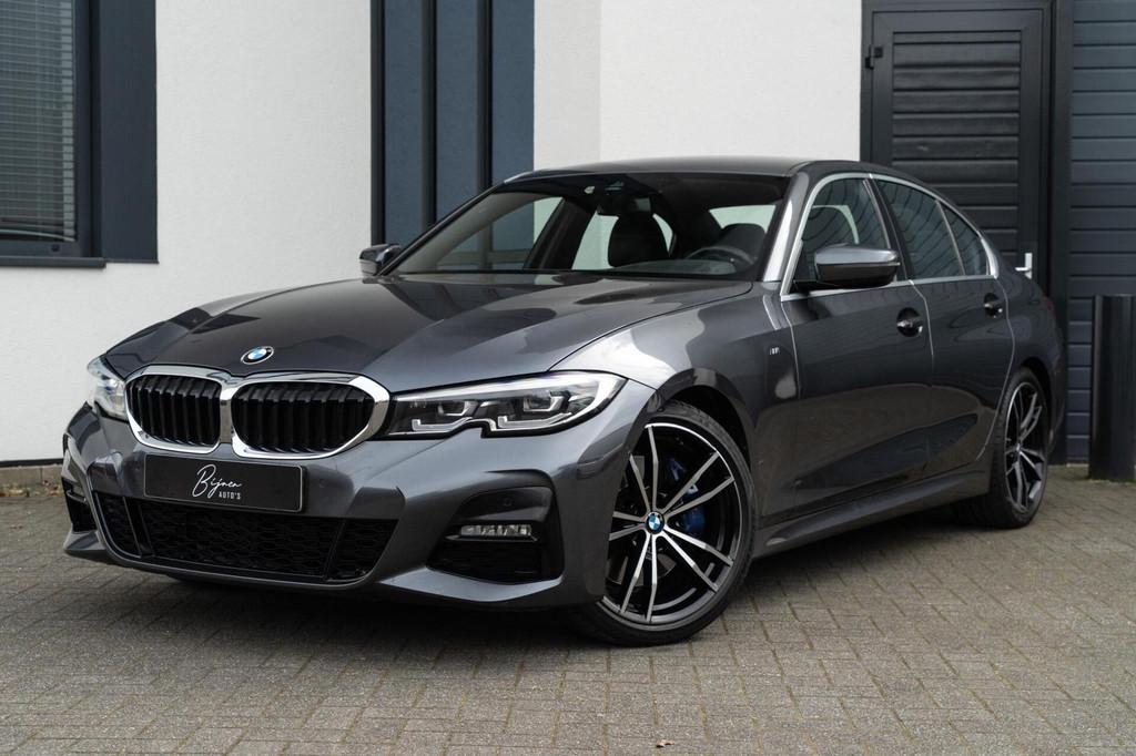 BMW 3-serie 320i M-Sport CAMERA / LEER / HUD, Auto's, Automaat, 1998 cc, Achterwielaandrijving, Gebruikt
