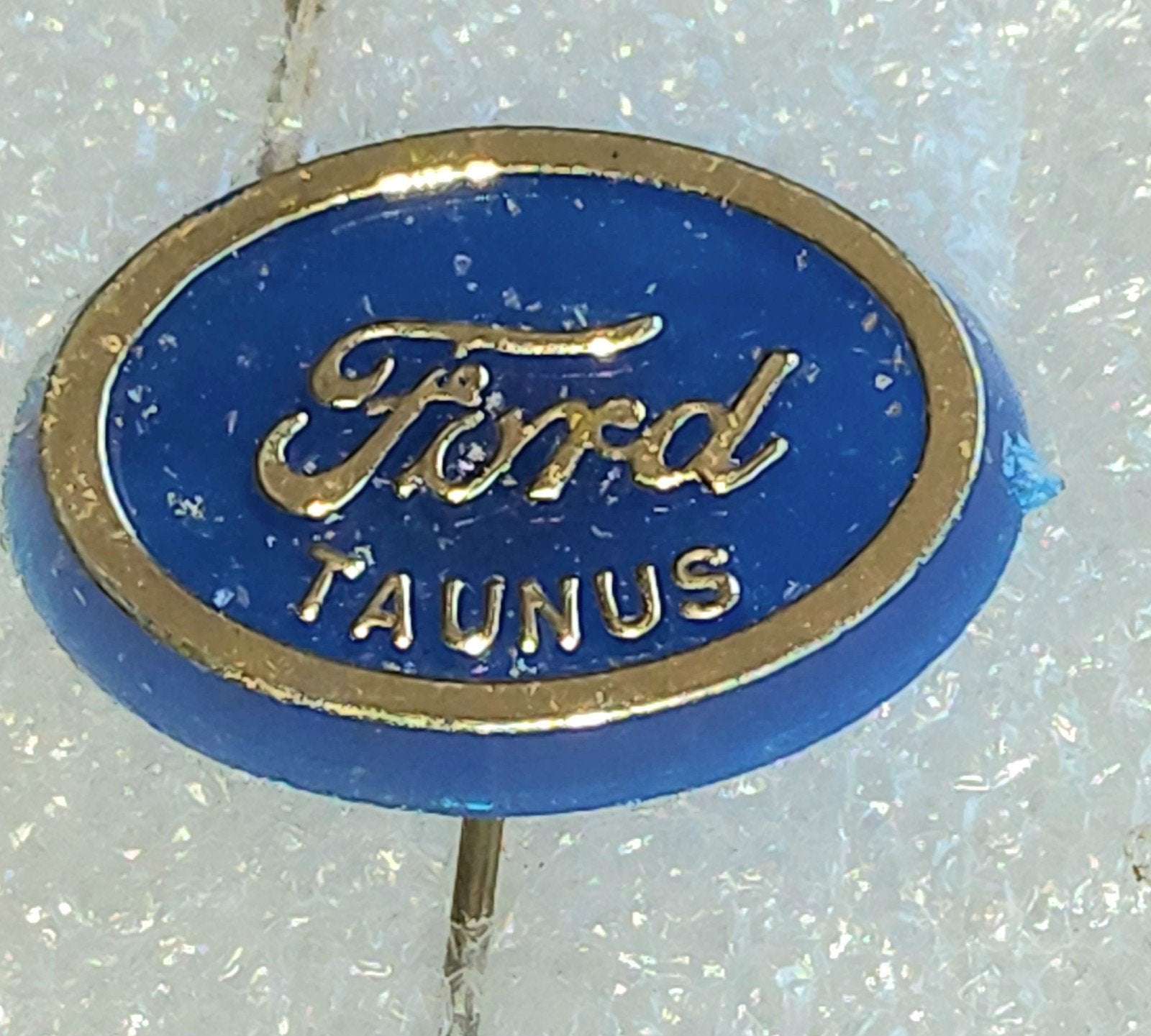 Vintage Ford Taunus Speldje - Blauw met Goud, Ophalen of Verzenden, Gebruikt, Merk, Speldje of Pin