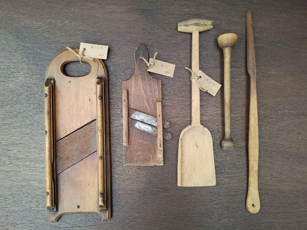 Oude koolsnijder, groenteschaaf en houten keukengereedschap, Verzenden