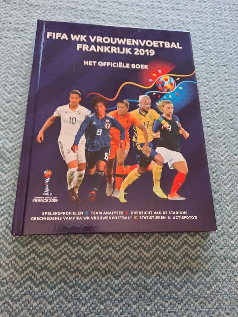 FIFA WK Vrouwenvoetbal Frankrijk 2019 - Het Officiële Boek, Ophalen of Verzenden, Zo goed als nieuw