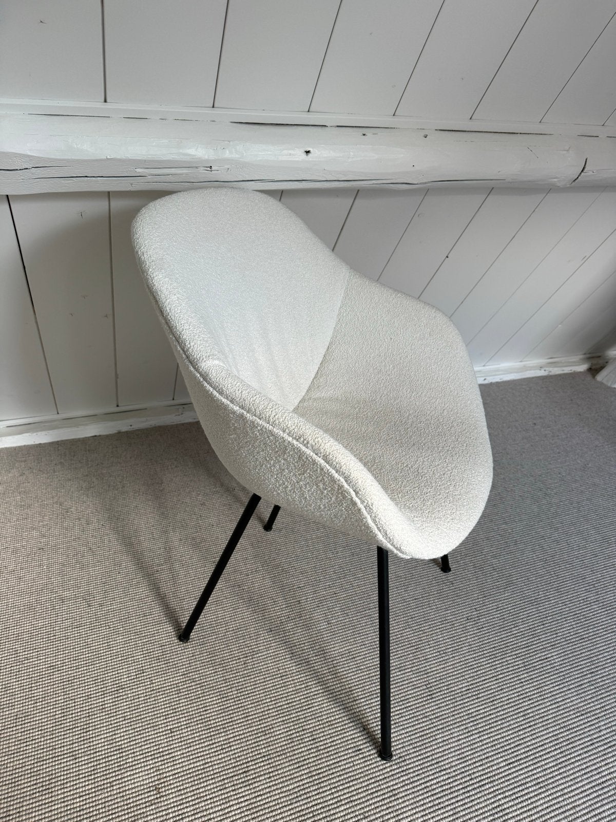 Hay aac 227 eetkamer stoel wit boucle bekleed, zwarte poten, Ophalen, Wit, Zo goed als nieuw, Eén