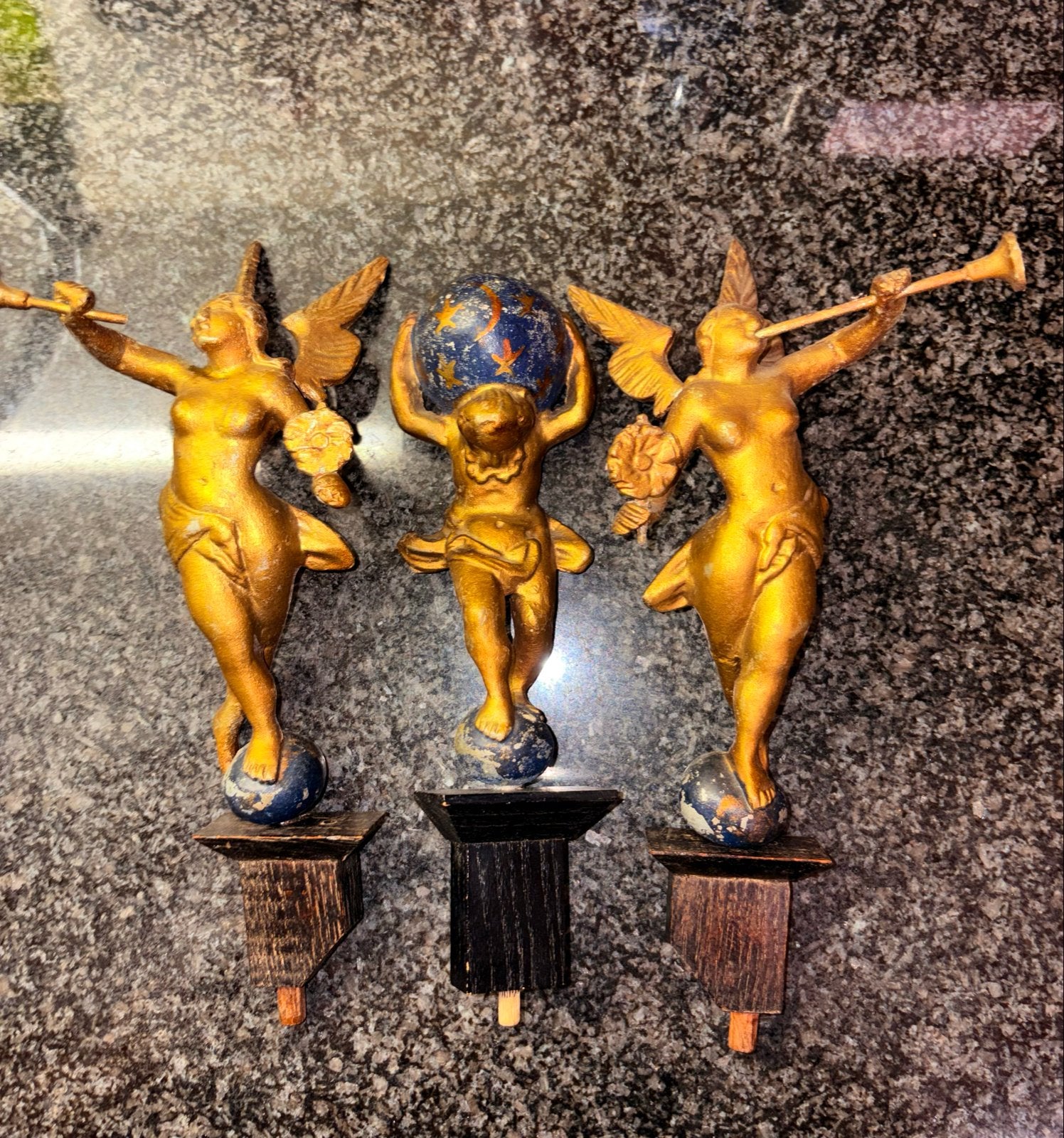 Set grote Friese Staartklok ornamenten: 2 Engelen, 1 Atlas, Antiek en Kunst, Ophalen