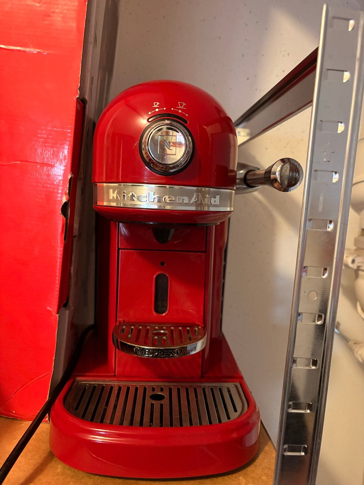 KitchenAid Nespresso - lekt koffieprut, Koffiepads en cups, Gebruikt, Koffiemachine, Ophalen of Verzenden