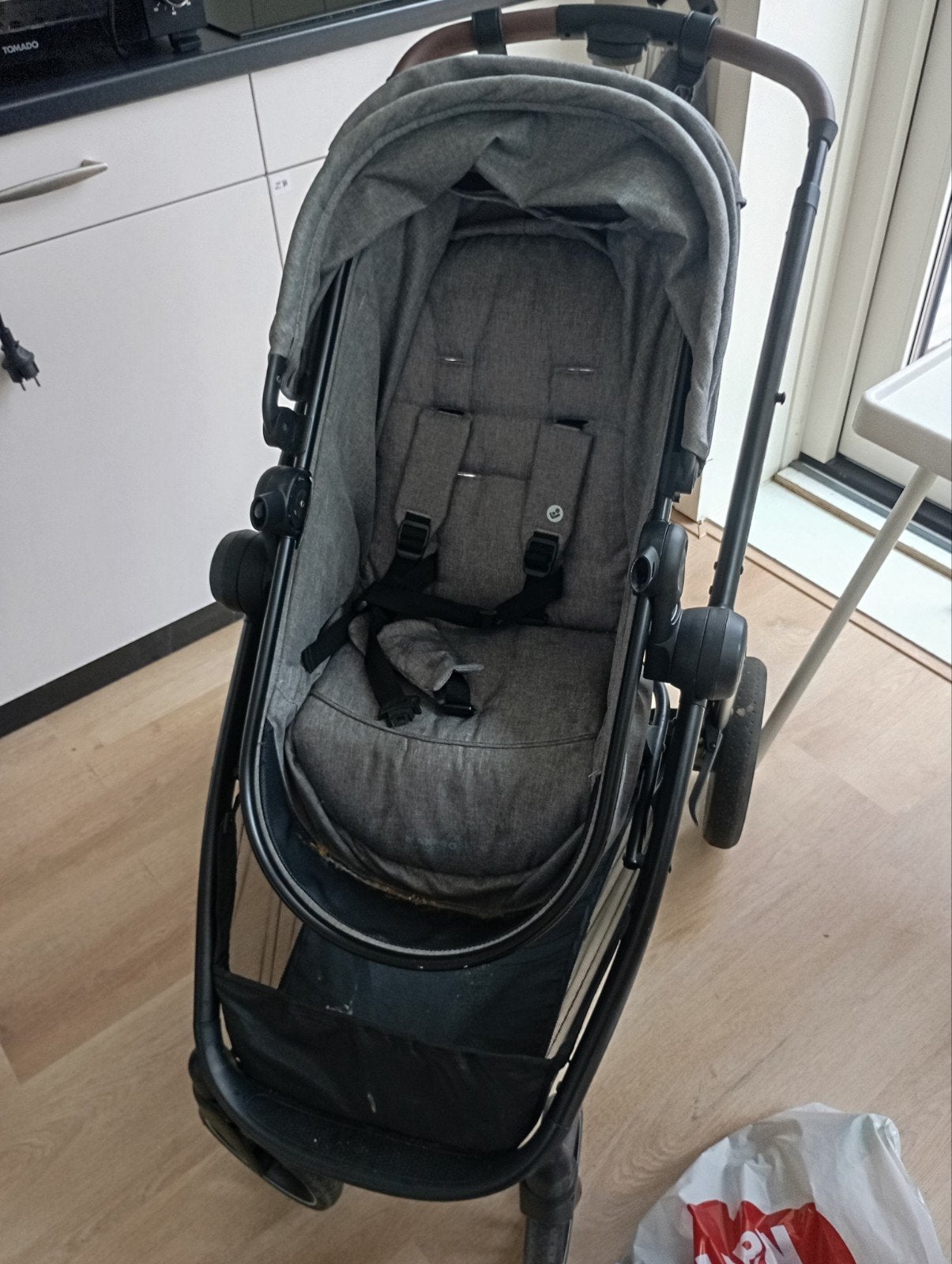 Grijze kinderwagen met verstelbare rugleuning, Kinderen en Baby's, Ophalen of Verzenden, Gebruikt, Overige merken, Verstelbare rugleuning