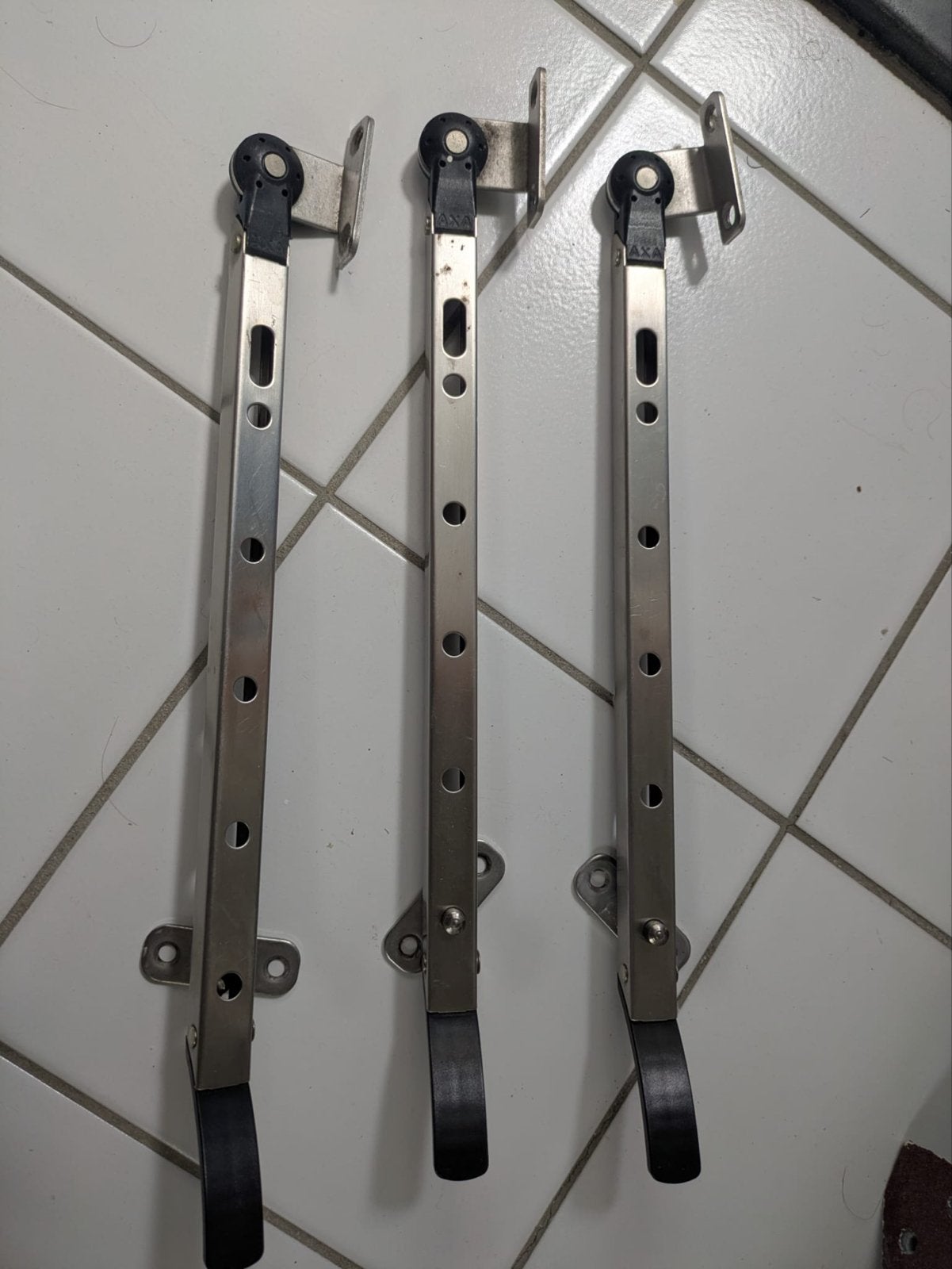 Set van 3 RVS raamuitzetters (AXA), Ophalen, Gebruikt, Rvs, Overige typen
